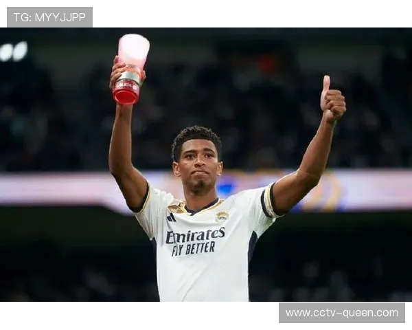 贝林厄姆晃过门将打空门得手,点燃伯纳乌球场 贝林厄姆晃过门将打空门得手,点燃伯纳乌球场